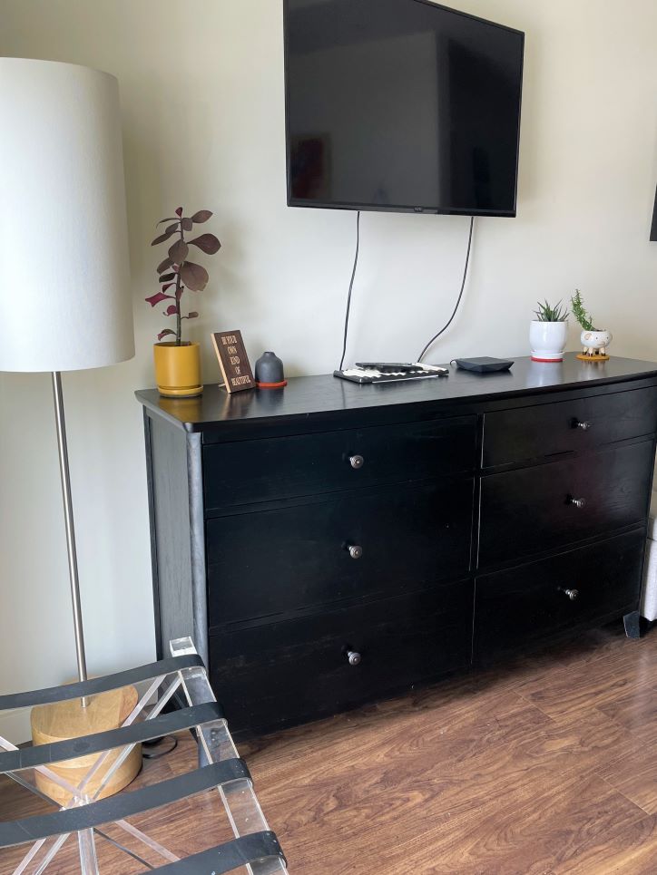 dresser, mounted tv